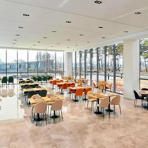Ibis Styles Ambassador Airport T2 ホテル