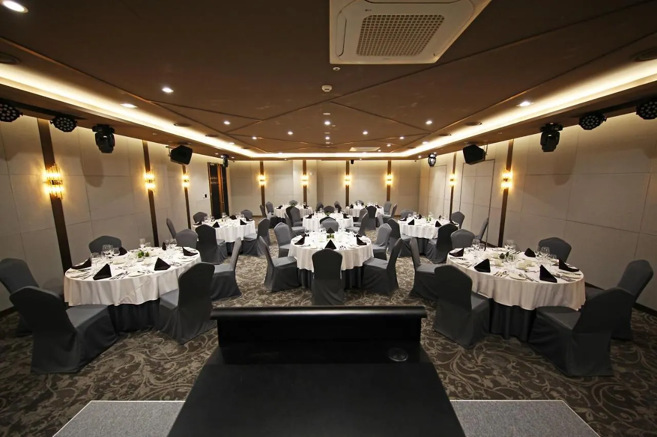 Layers Hotel Busan Hadan 4*,